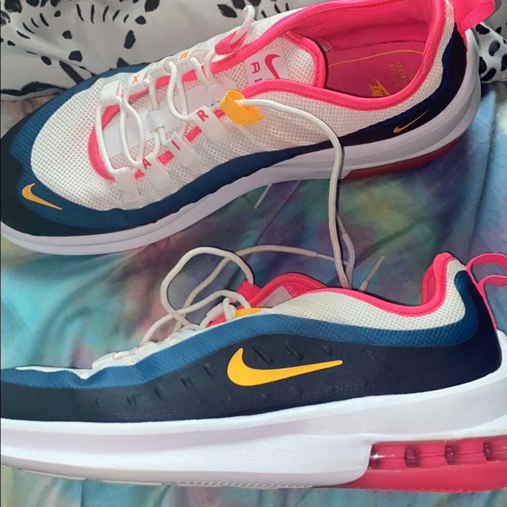 Women’s Nike Air Max Axis sneakers